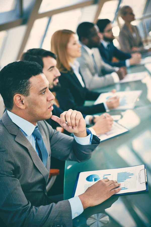 Boostez votre carrière avec une formation commerce